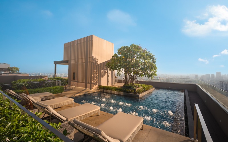 Hồ bơi Jacuzzi ngoài trời